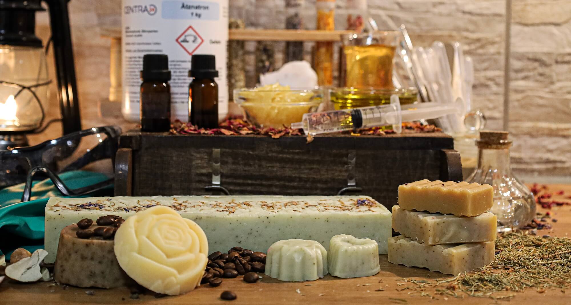 Selbst gesiedete Naturseifen mit Ölen und Zutaten – Workshop Seifensieden